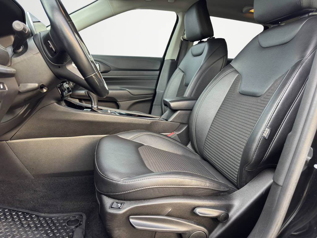 JEEP Compass 1.3 Swiss Limited 240 PS 4xe-image-8