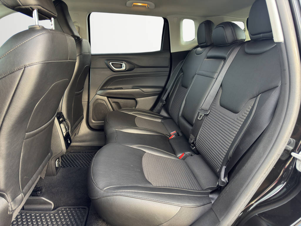 JEEP Compass 1.3 Swiss Limited 240 PS 4xe-image-14
