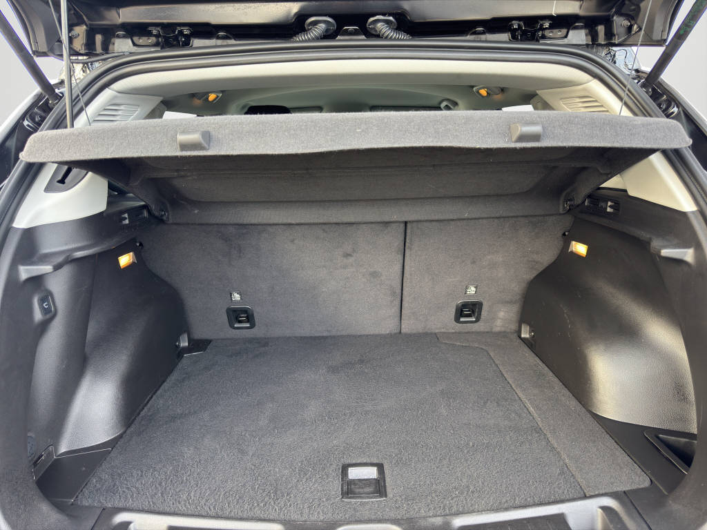 JEEP Compass 1.3 Swiss Limited 240 PS 4xe-image-15