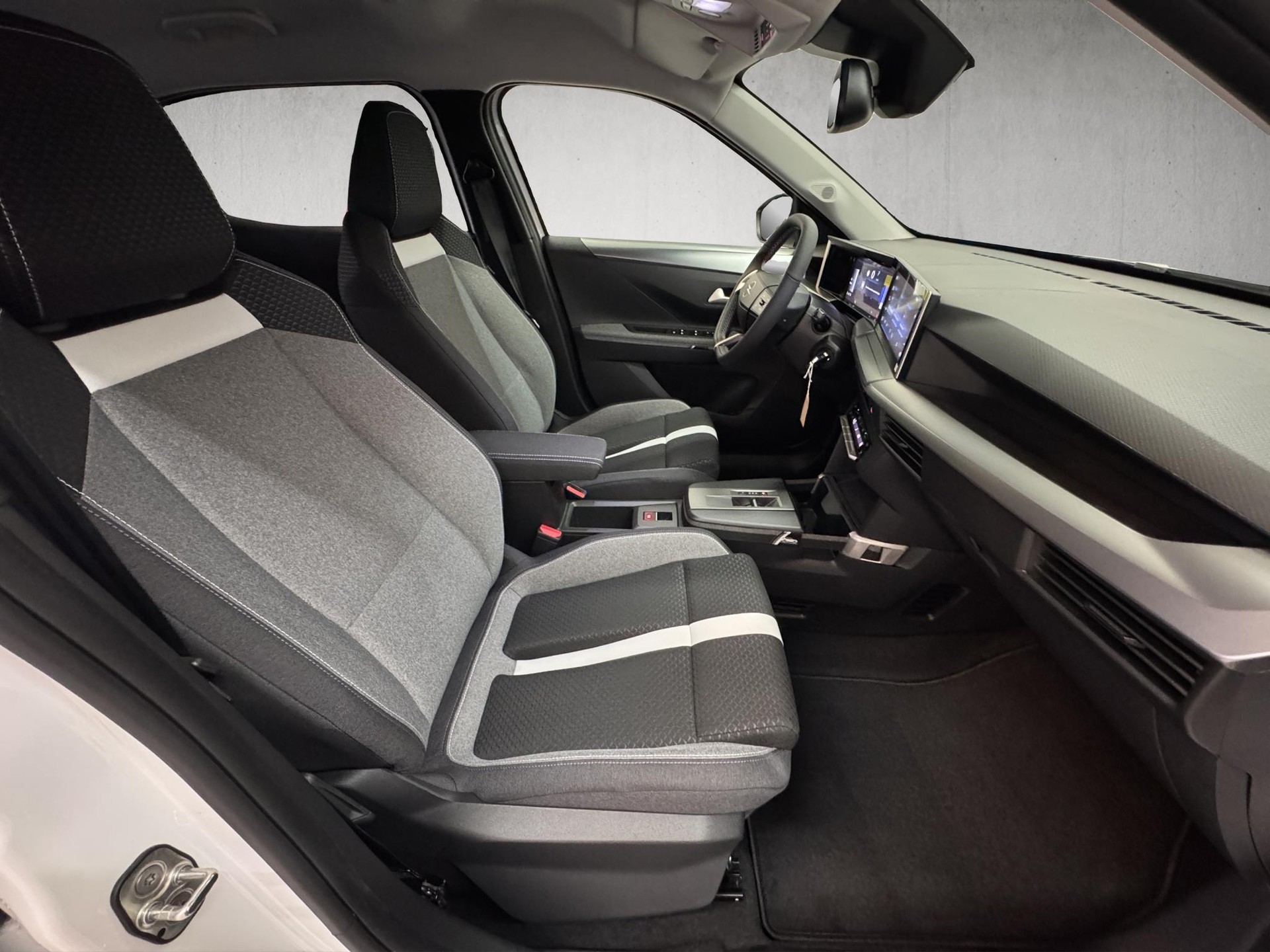 OPEL Frontera 1.2 T HEV 145 GS-image-9