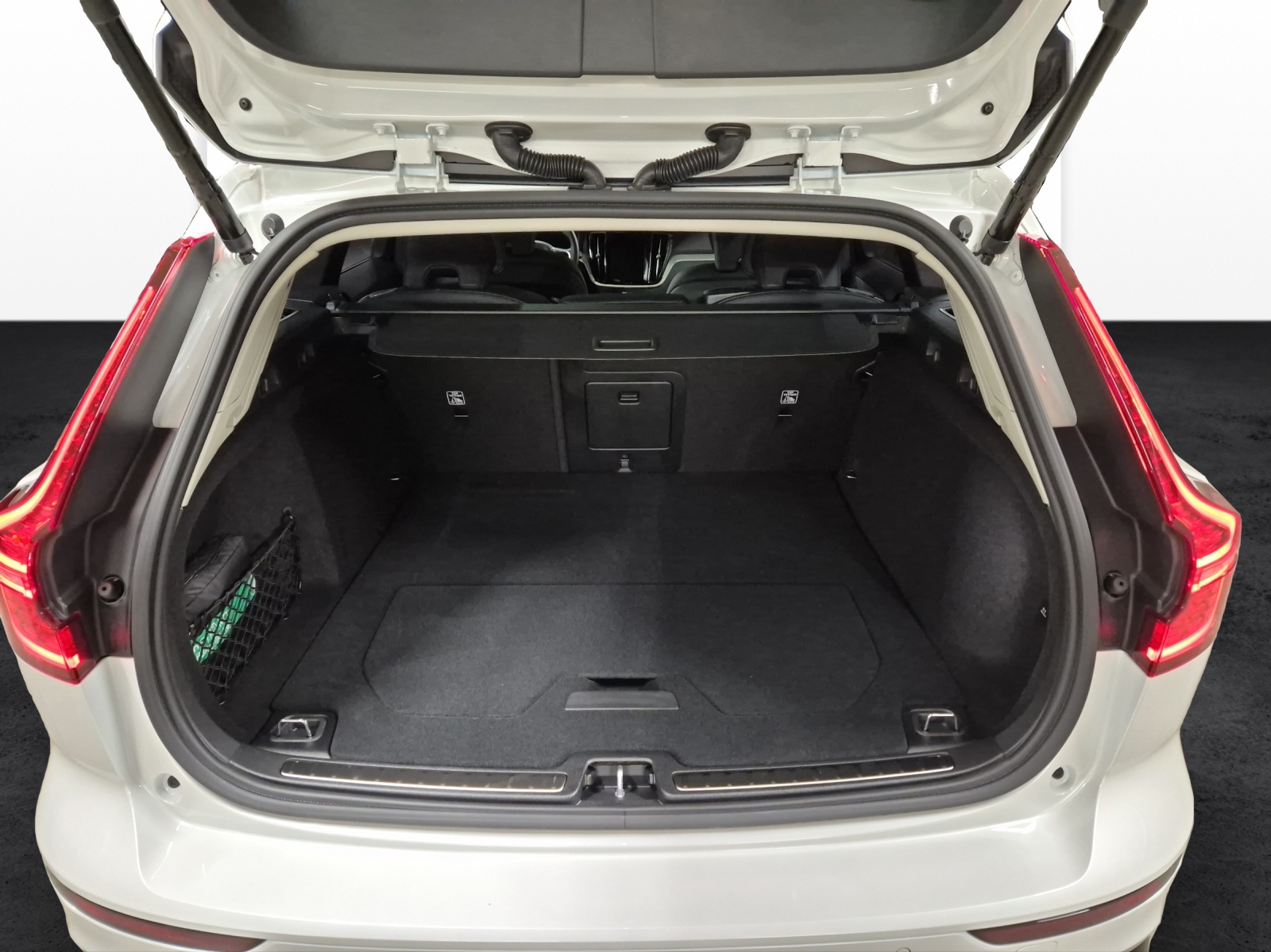VOLVO V60 2.0 T8 TE Ultra Dark eAWD-image-17