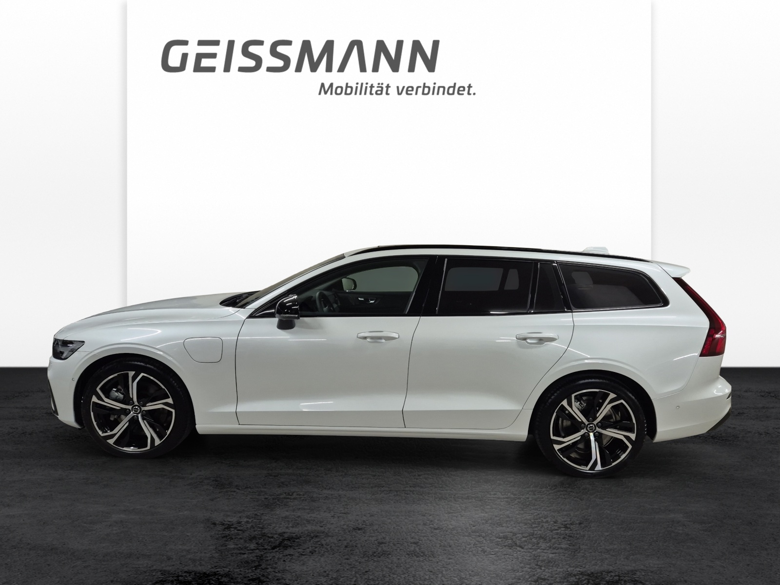 VOLVO V60 2.0 T8 TE Ultra Dark eAWD-showroom-element-2
