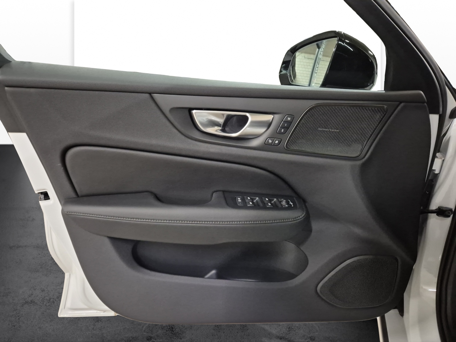 VOLVO V60 2.0 T8 TE Ultra Dark eAWD-image-13