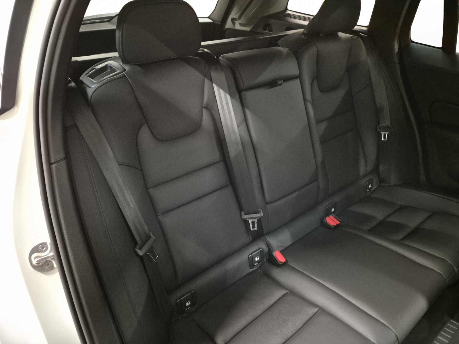 VOLVO V60 2.0 T8 TE Ultra Dark eAWD-image-15