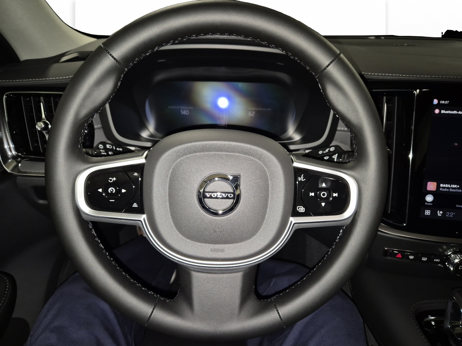 VOLVO V60 2.0 T8 TE Ultra Dark eAWD-image-9