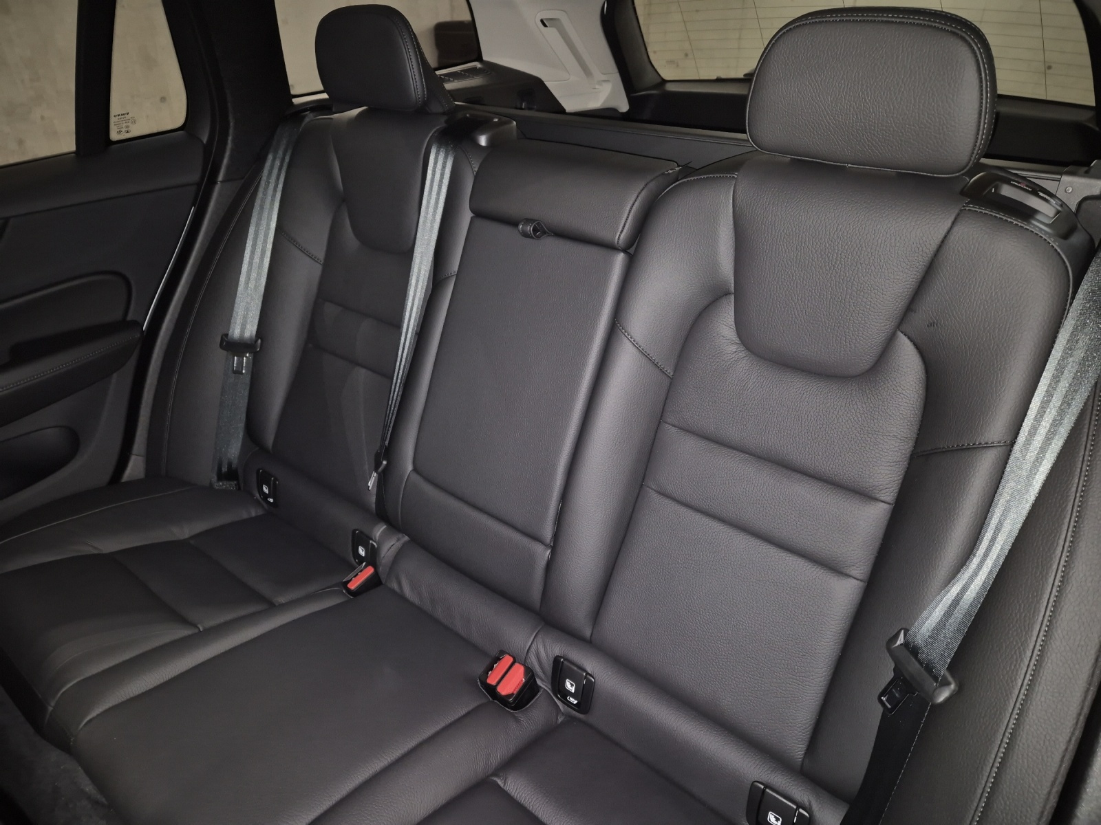 VOLVO V60 2.0 T8 TE Ultra Dark eAWD-image-14