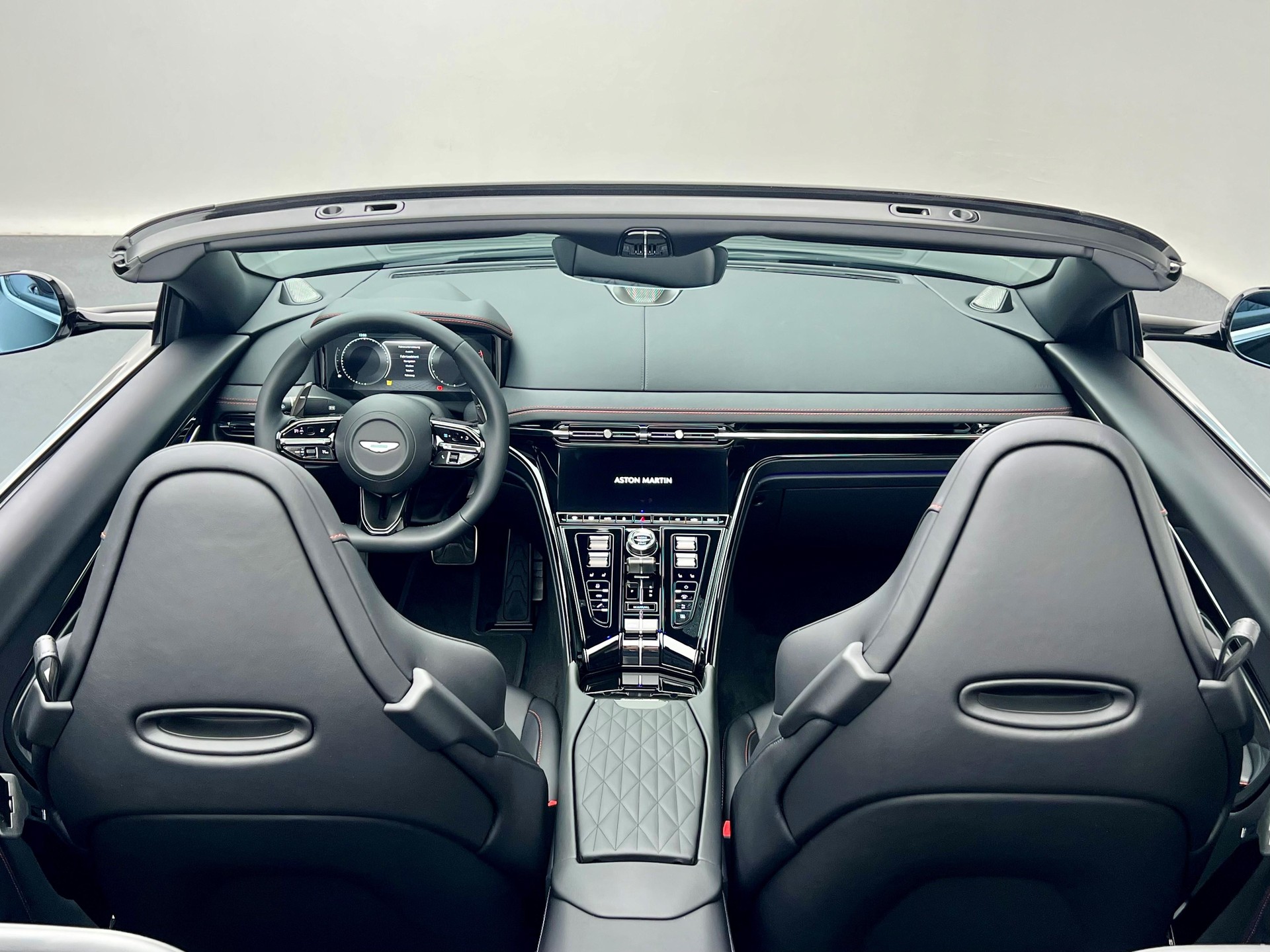 ASTON MARTIN DB12 Volante 4.0 V8 Bi-Turbo-image-15