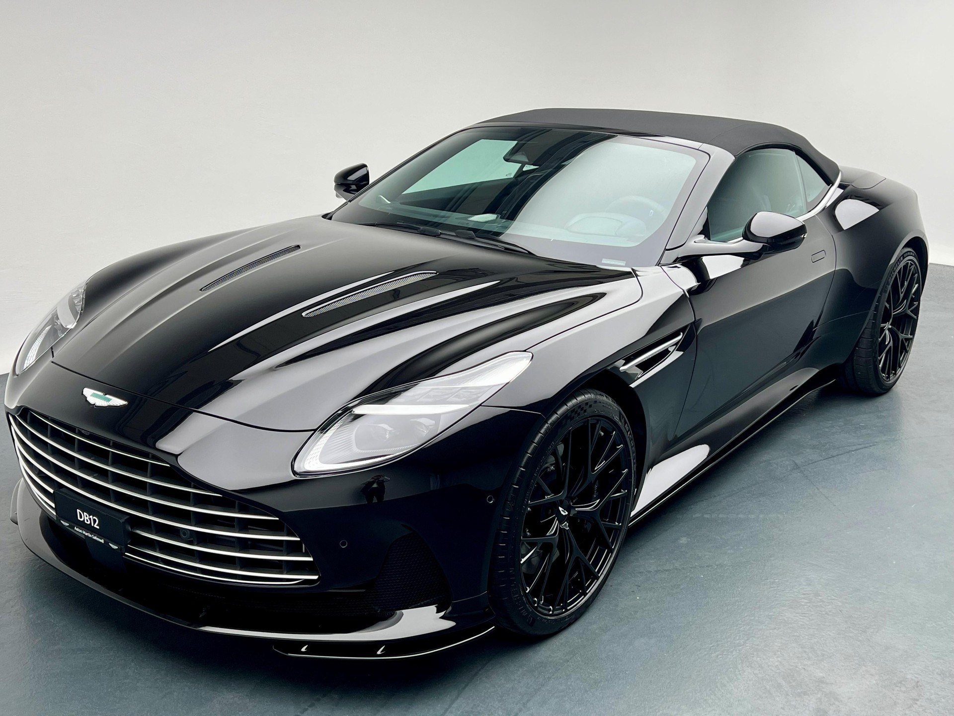ASTON MARTIN DB12 Volante 4.0 V8 Bi-Turbo-image-30