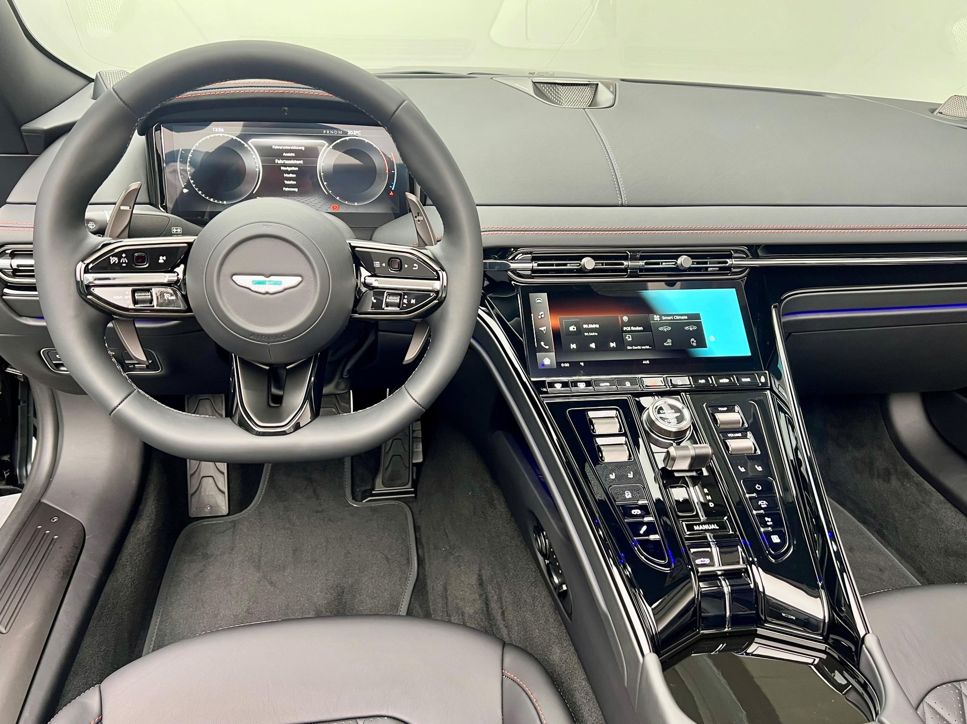 ASTON MARTIN DB12 Volante 4.0 V8 Bi-Turbo-image-5