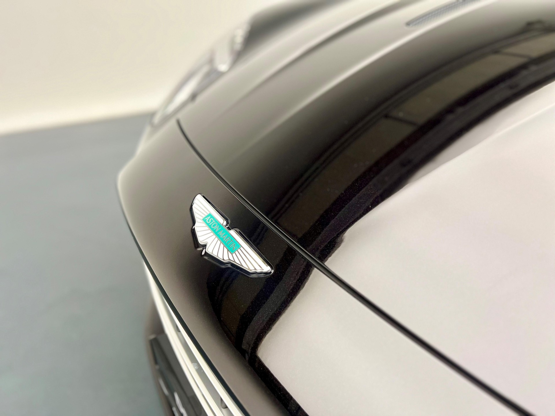 ASTON MARTIN DB12 Volante 4.0 V8 Bi-Turbo-image-26