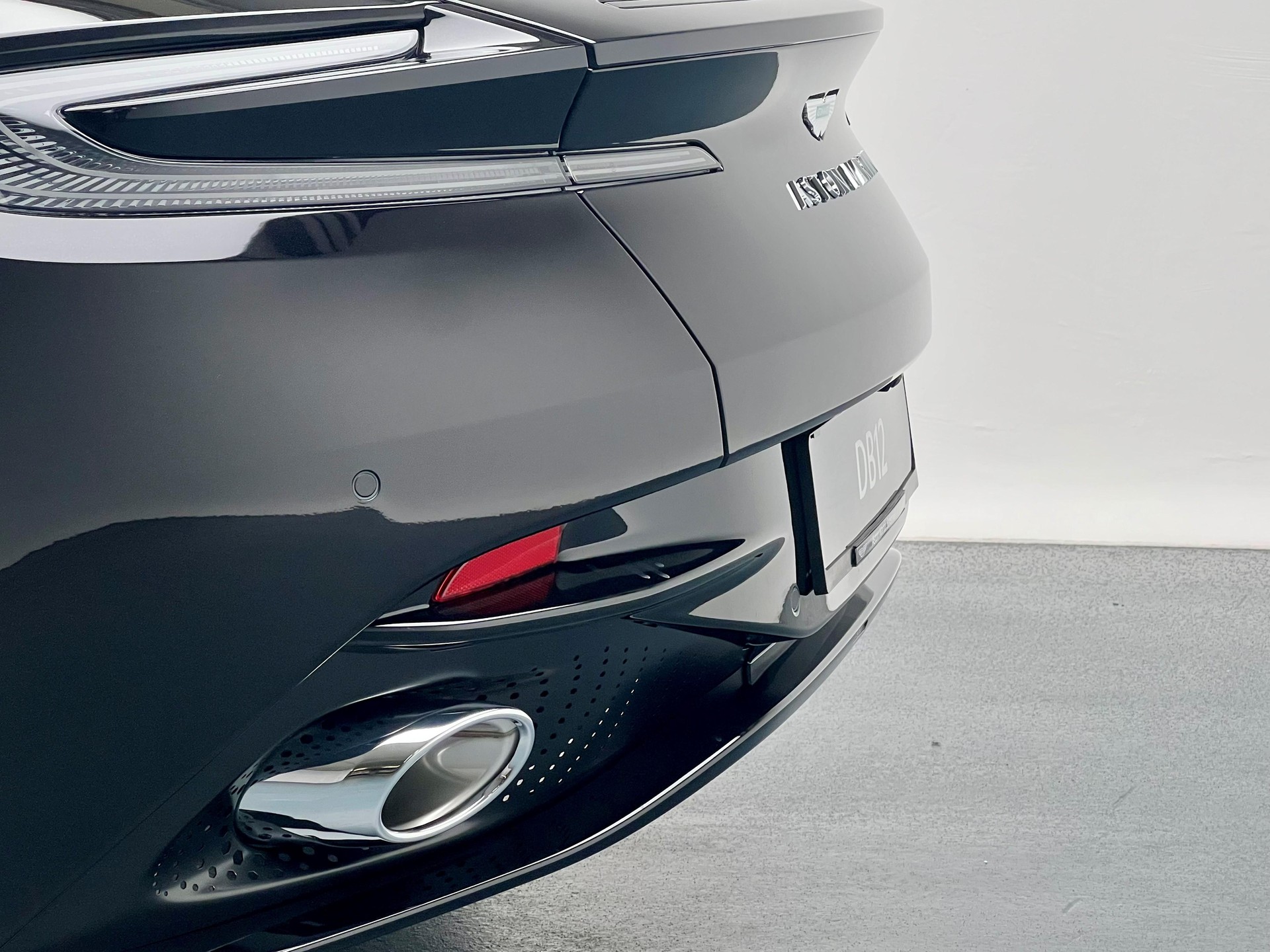 ASTON MARTIN DB12 Volante 4.0 V8 Bi-Turbo-image-29
