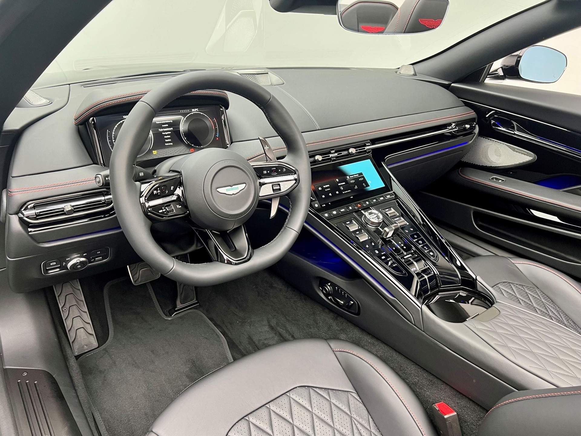 ASTON MARTIN DB12 Volante 4.0 V8 Bi-Turbo-image-4