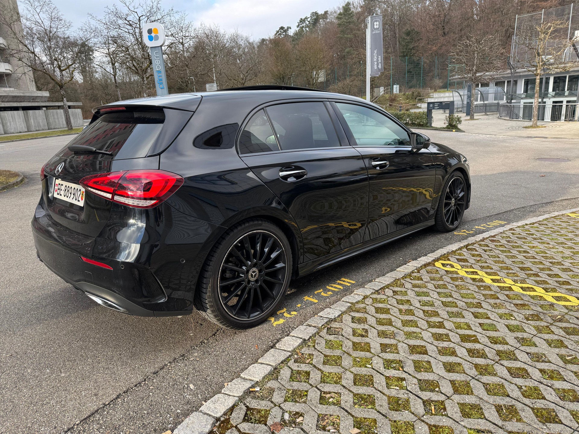 MERCEDES-BENZ A 200 d AMG Line 8G-DCT-image-2