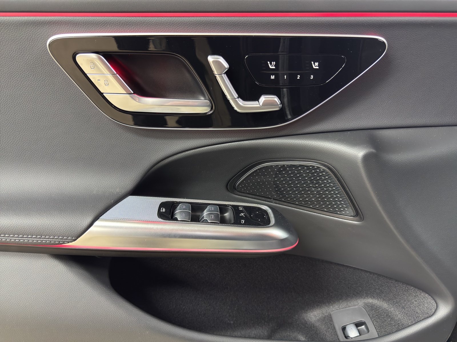 MERCEDES-BENZ E 220 d 4Matic 9G-Tronic-image-12
