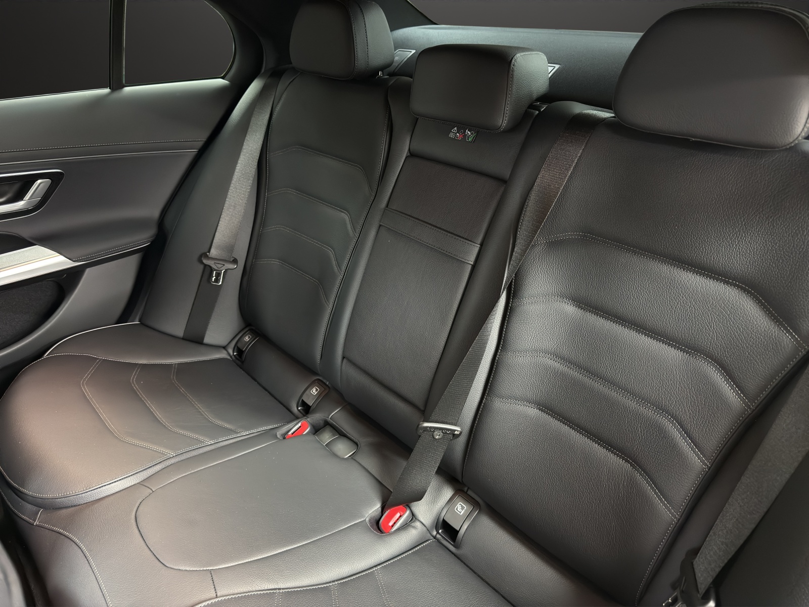 MERCEDES-BENZ E 220 d 4Matic 9G-Tronic-image-14