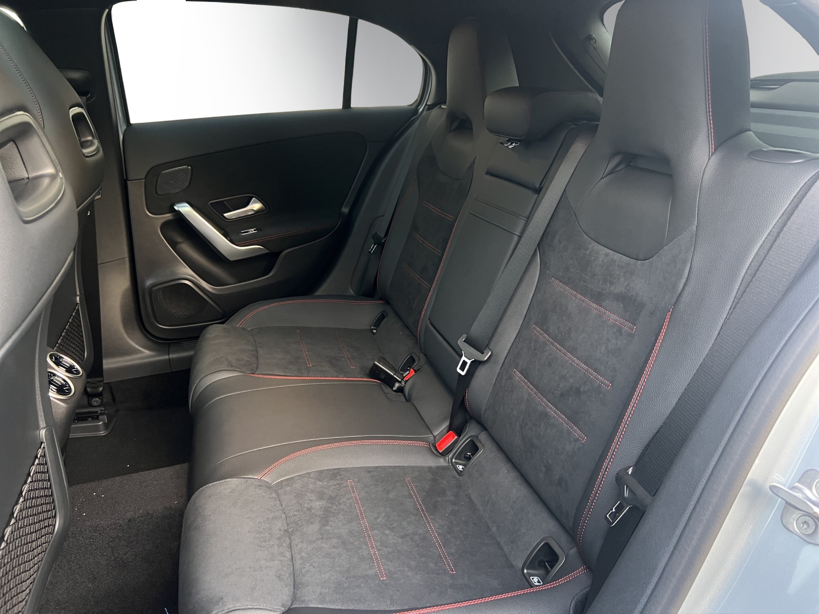 MERCEDES-BENZ A 220 4Matic 8G-DCT-image-4