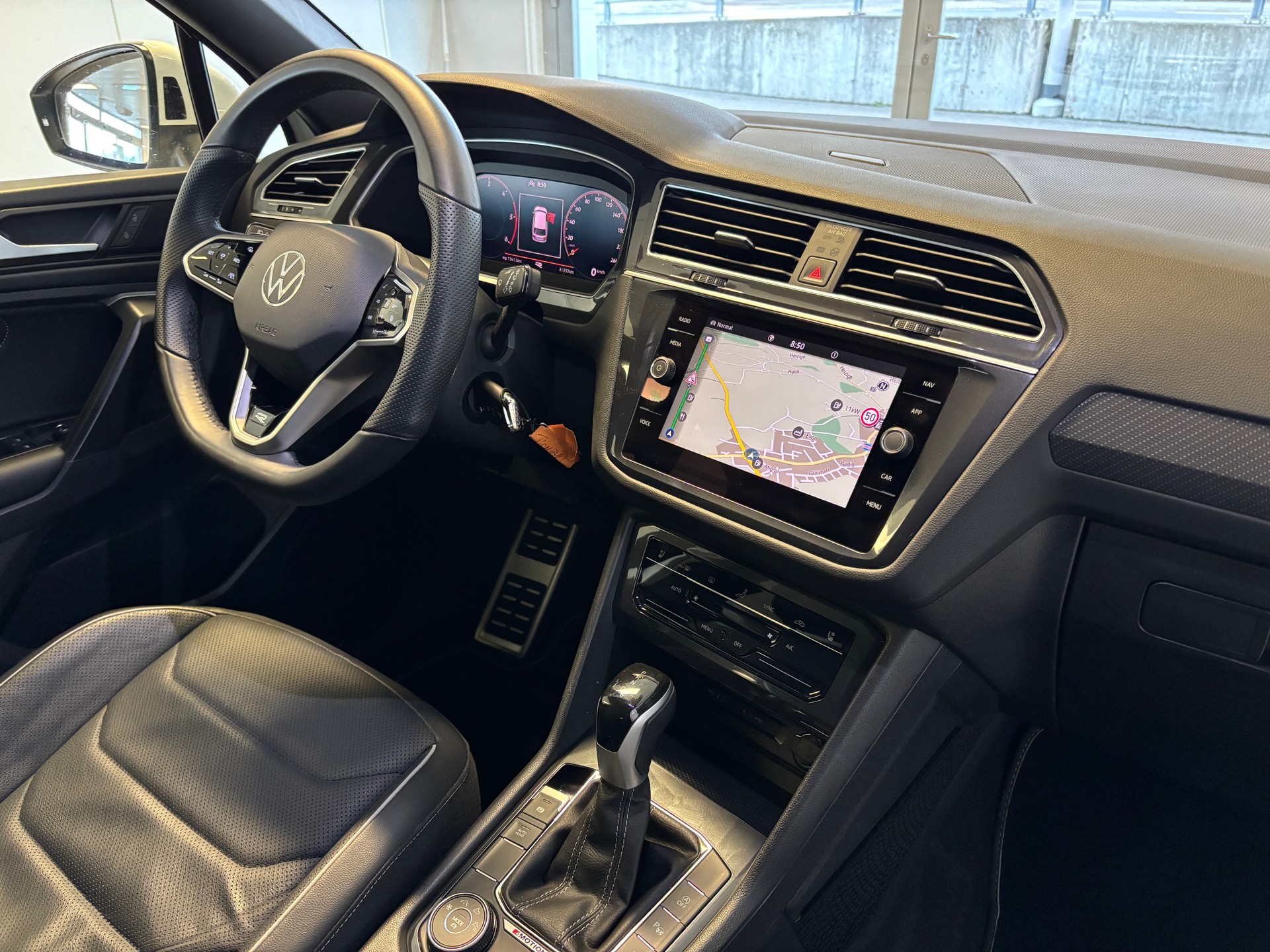 VW Tiguan Allspace 2.0 TDI SCR R-Line 4Motion DSG-image-7