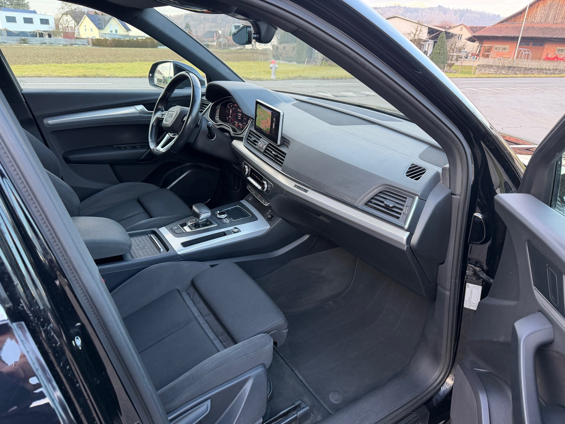 AUDI Q5 2.0 TDI quattro S-tronic-image-6