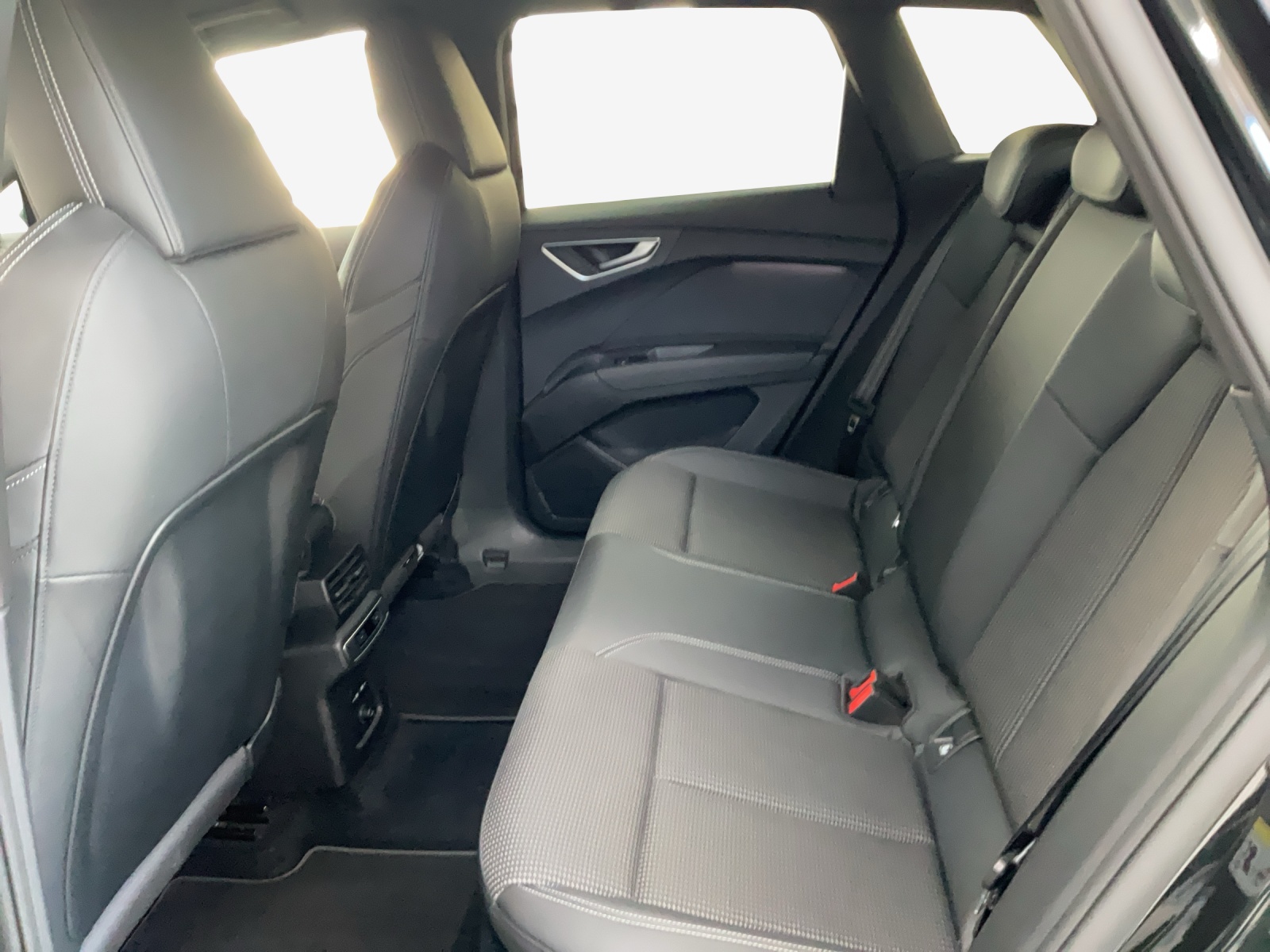 AUDI Q4 e-tron 50 quattro-image-11