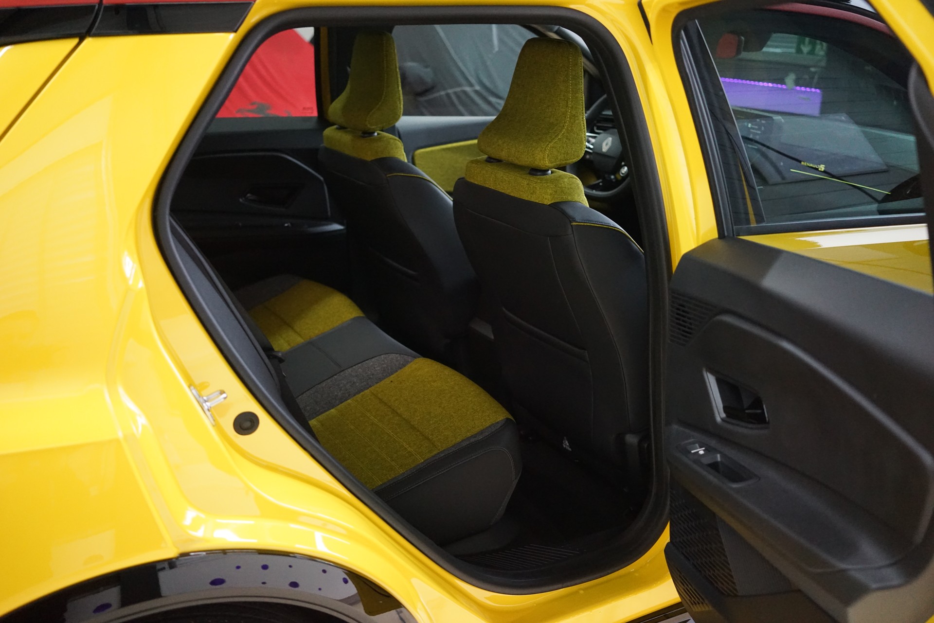 RENAULT R5 E-Tech Comfort Range 52 kWh Iconic Five-image-29