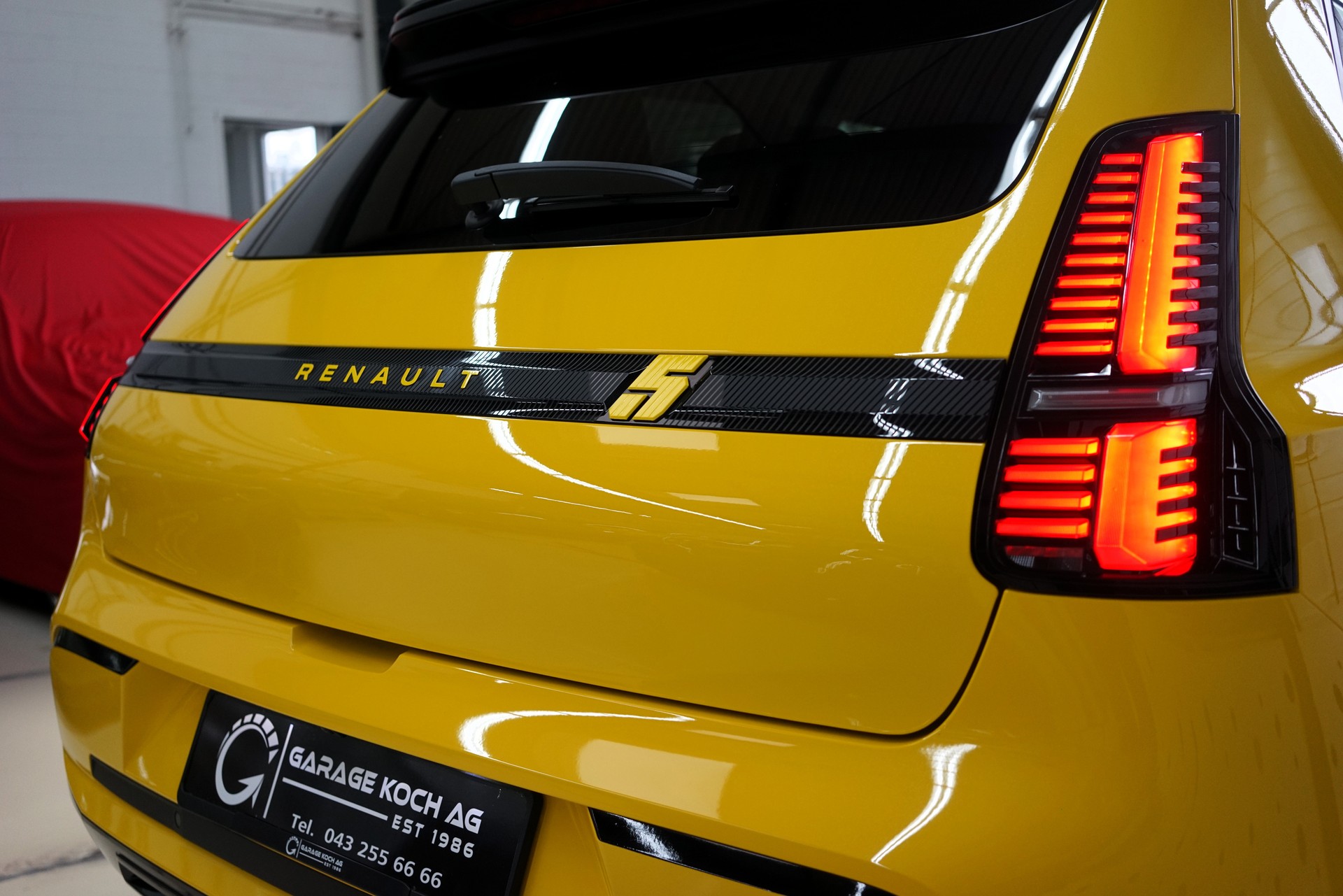 RENAULT R5 E-Tech Comfort Range 52 kWh Iconic Five-image-9