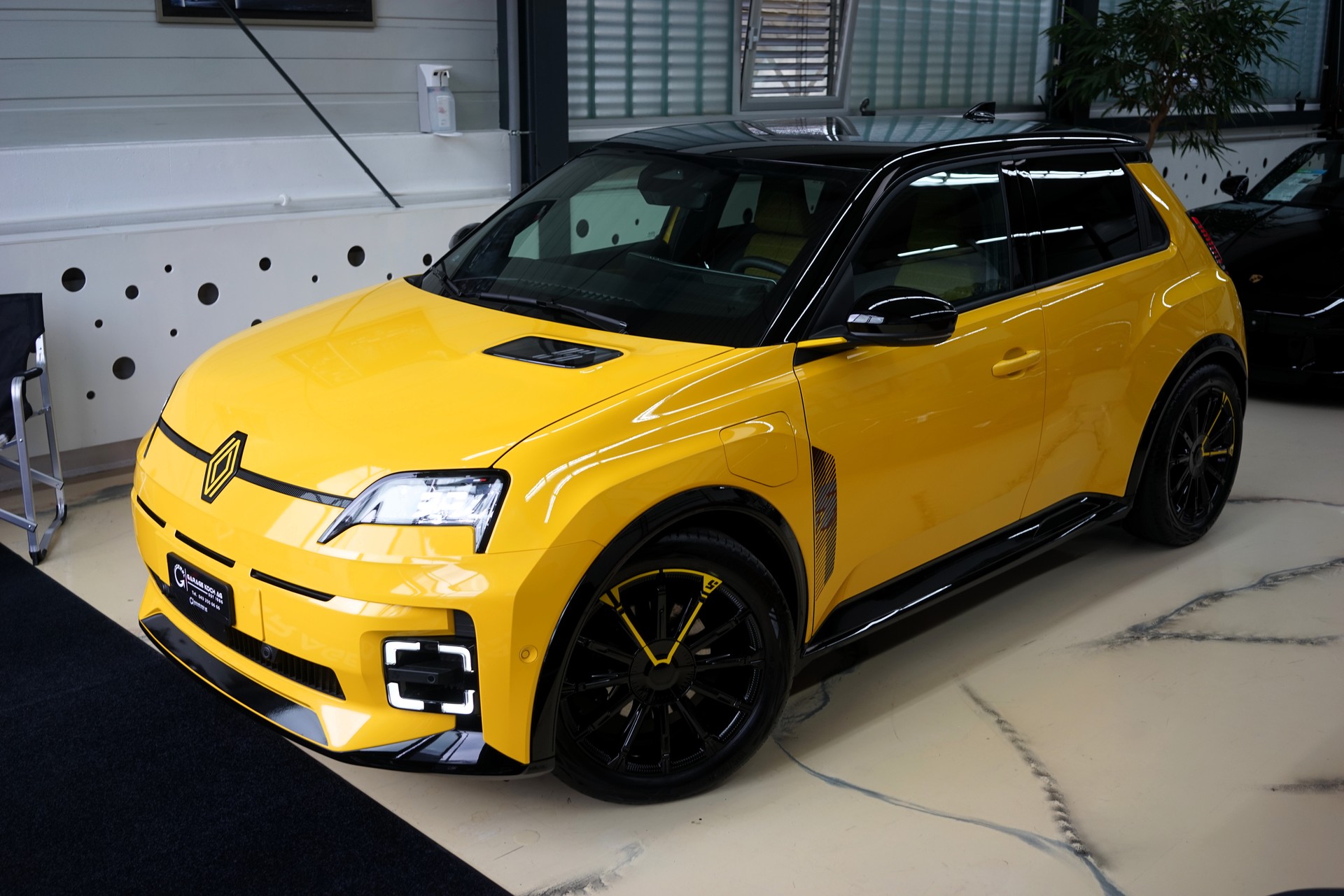 RENAULT R5 E-Tech Comfort Range 52 kWh Iconic Five-showroom-element-2
