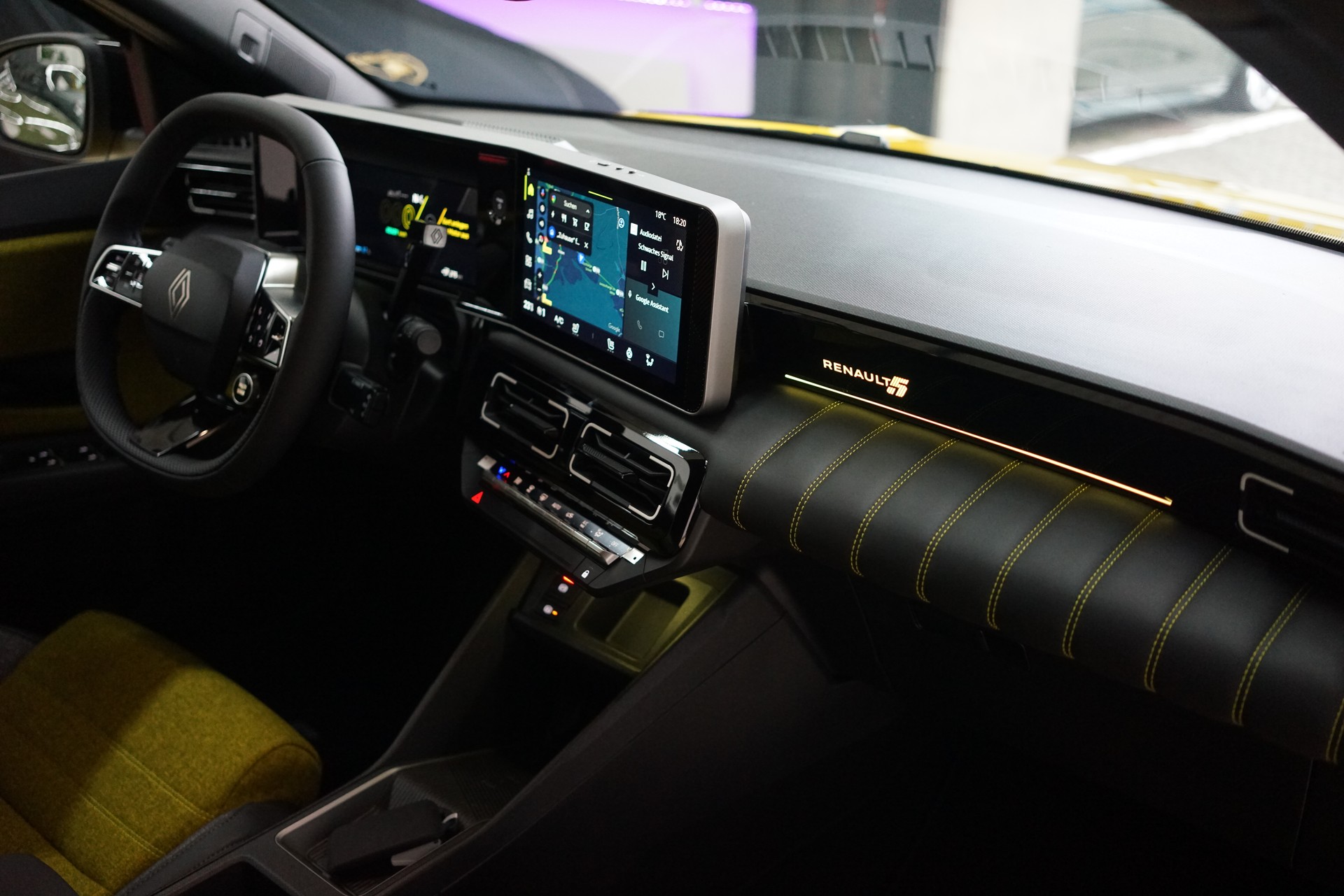 RENAULT R5 E-Tech Comfort Range 52 kWh Iconic Five-image-27