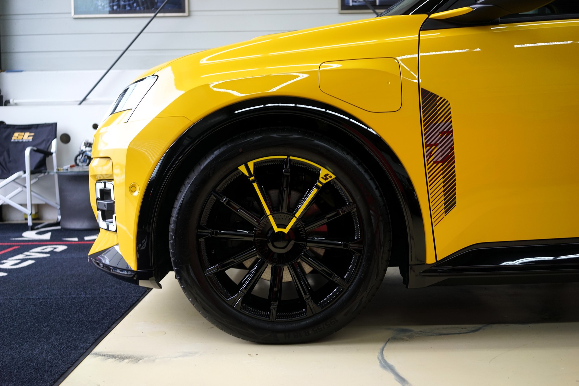 RENAULT R5 E-Tech Comfort Range 52 kWh Iconic Five-image-13