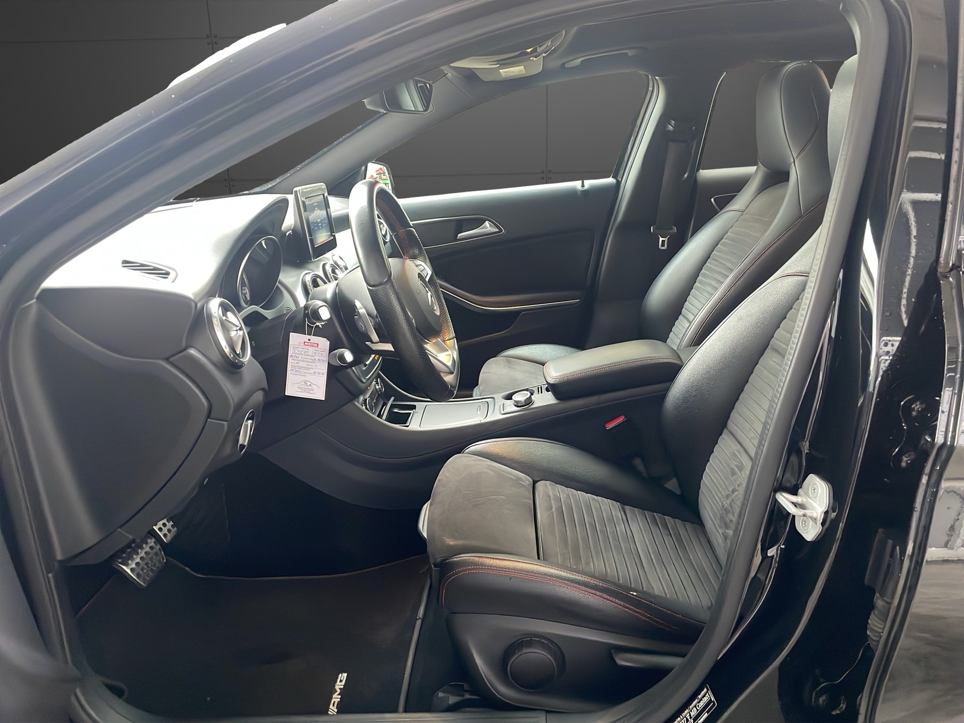 MERCEDES-BENZ GLA 220 d AMG Line 4Matic 7G-DCT-image-14