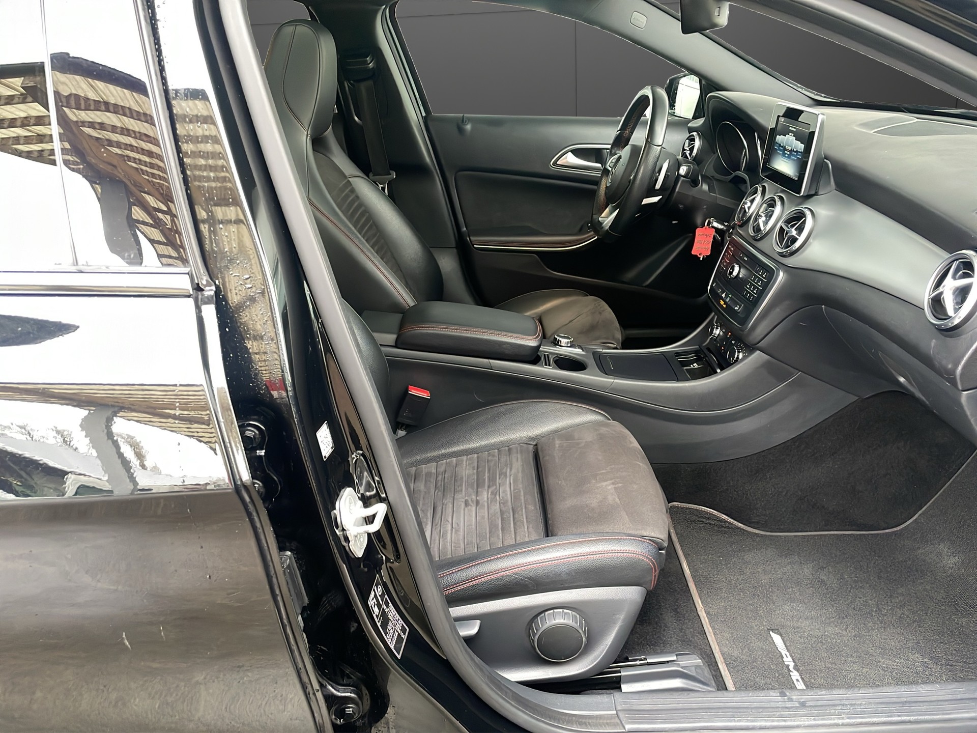 MERCEDES-BENZ GLA 220 d AMG Line 4Matic 7G-DCT-image-15