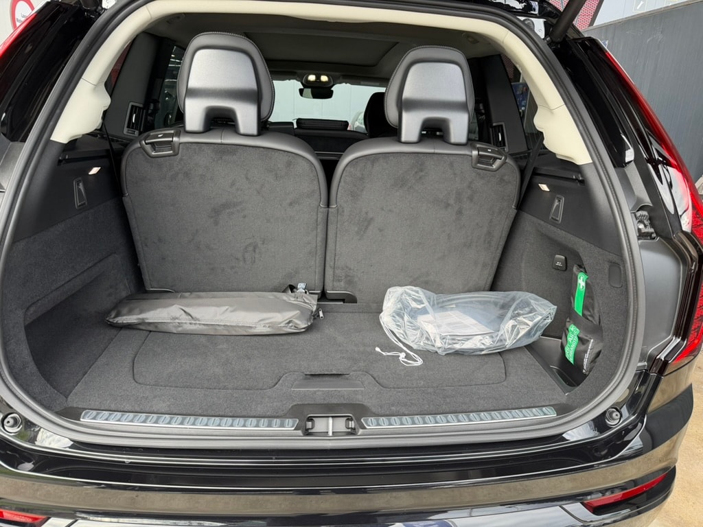 VOLVO XC90 T8 eAWD PluginHybrid Ultra Dark Geartronic-image-8