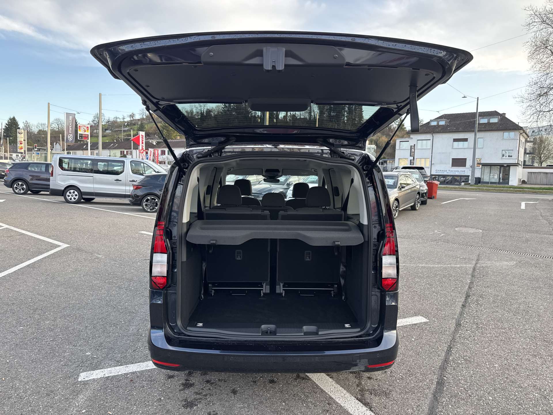 VW Caddy Maxi 1.5 TSi 7-Plätzer DSG-Automat-image-6