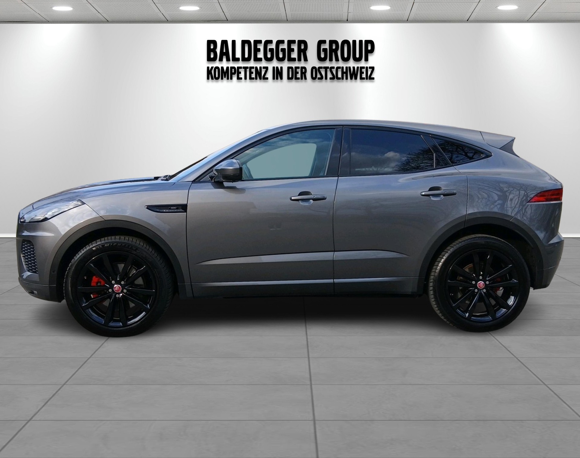 JAGUAR E-Pace 2.0 T 250 R-Dynamic SE-image-8