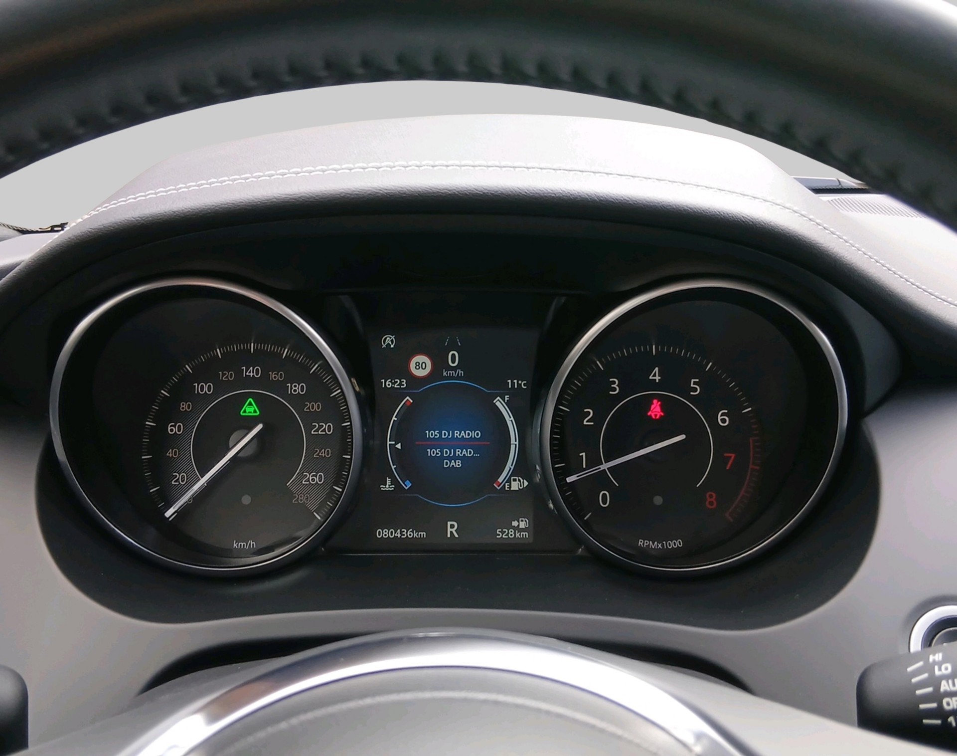 JAGUAR E-Pace 2.0 T 250 R-Dynamic SE-image-14