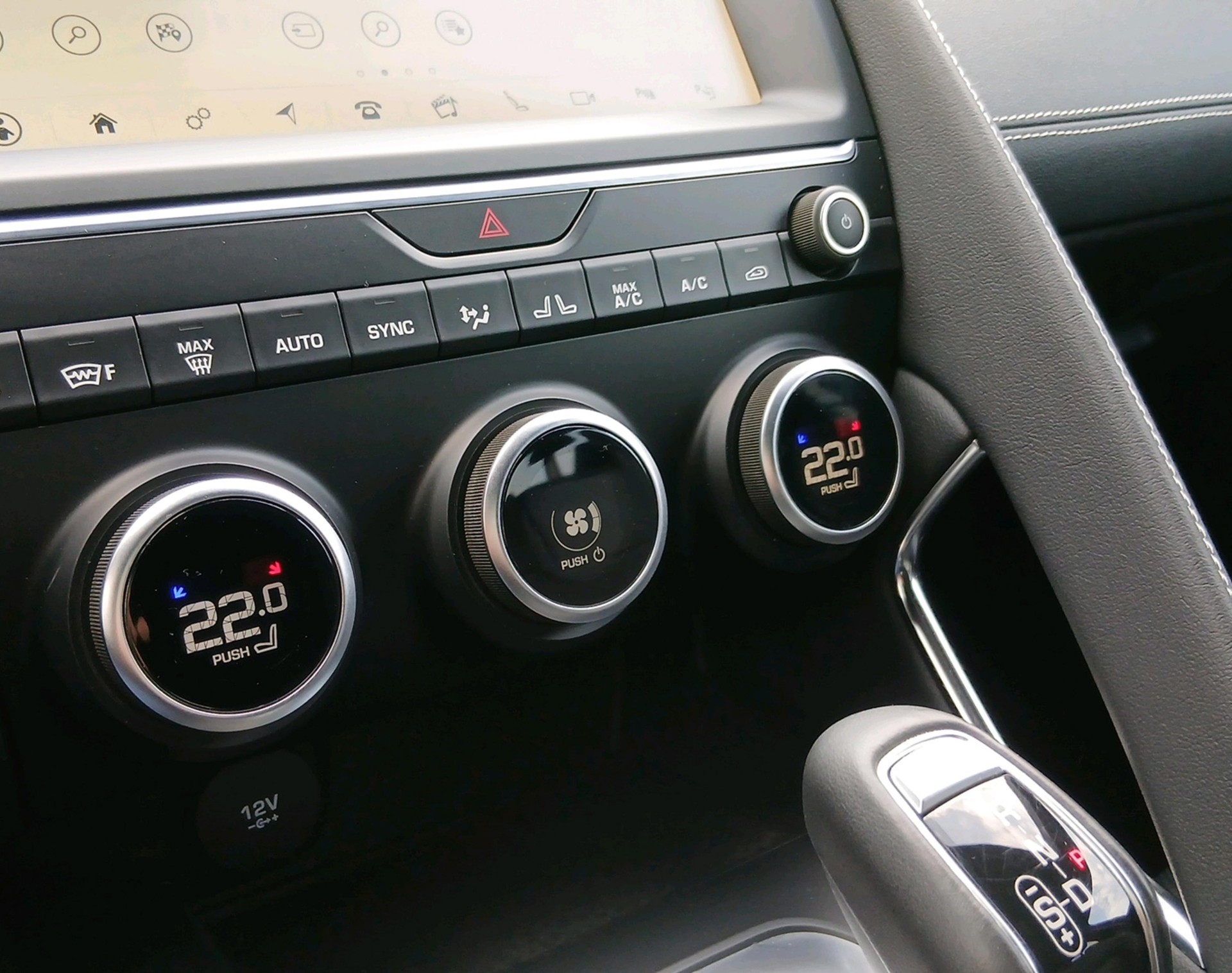 JAGUAR E-Pace 2.0 T 250 R-Dynamic SE-image-16