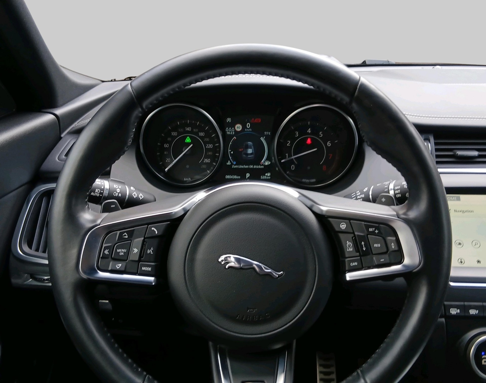 JAGUAR E-Pace 2.0 T 250 R-Dynamic SE-image-11