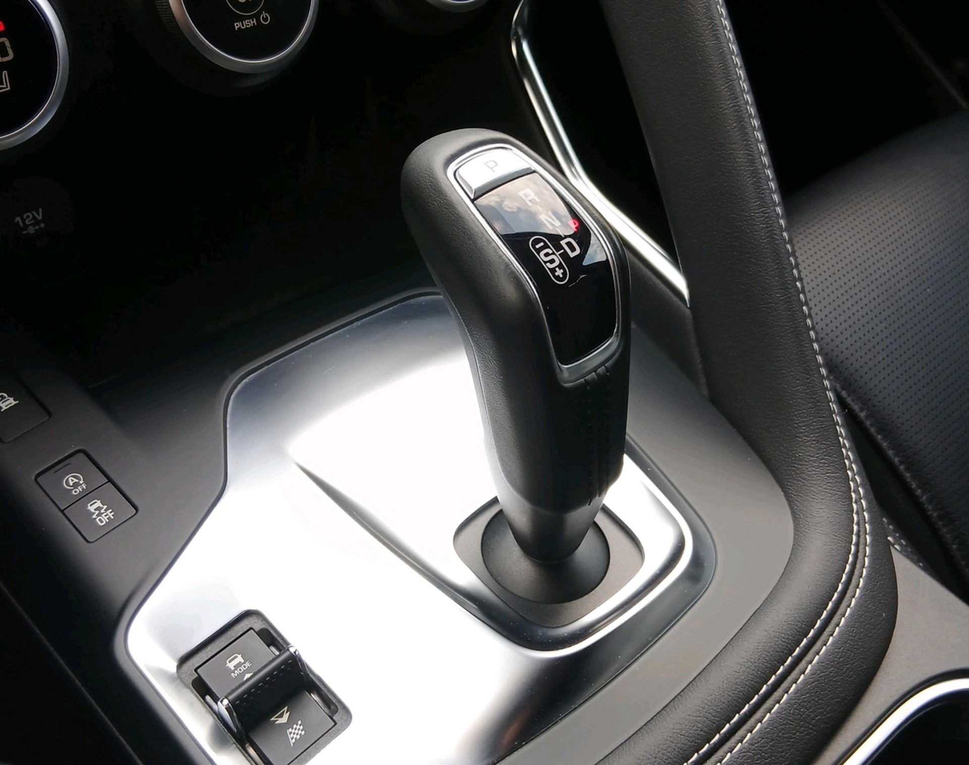 JAGUAR E-Pace 2.0 T 250 R-Dynamic SE-image-17