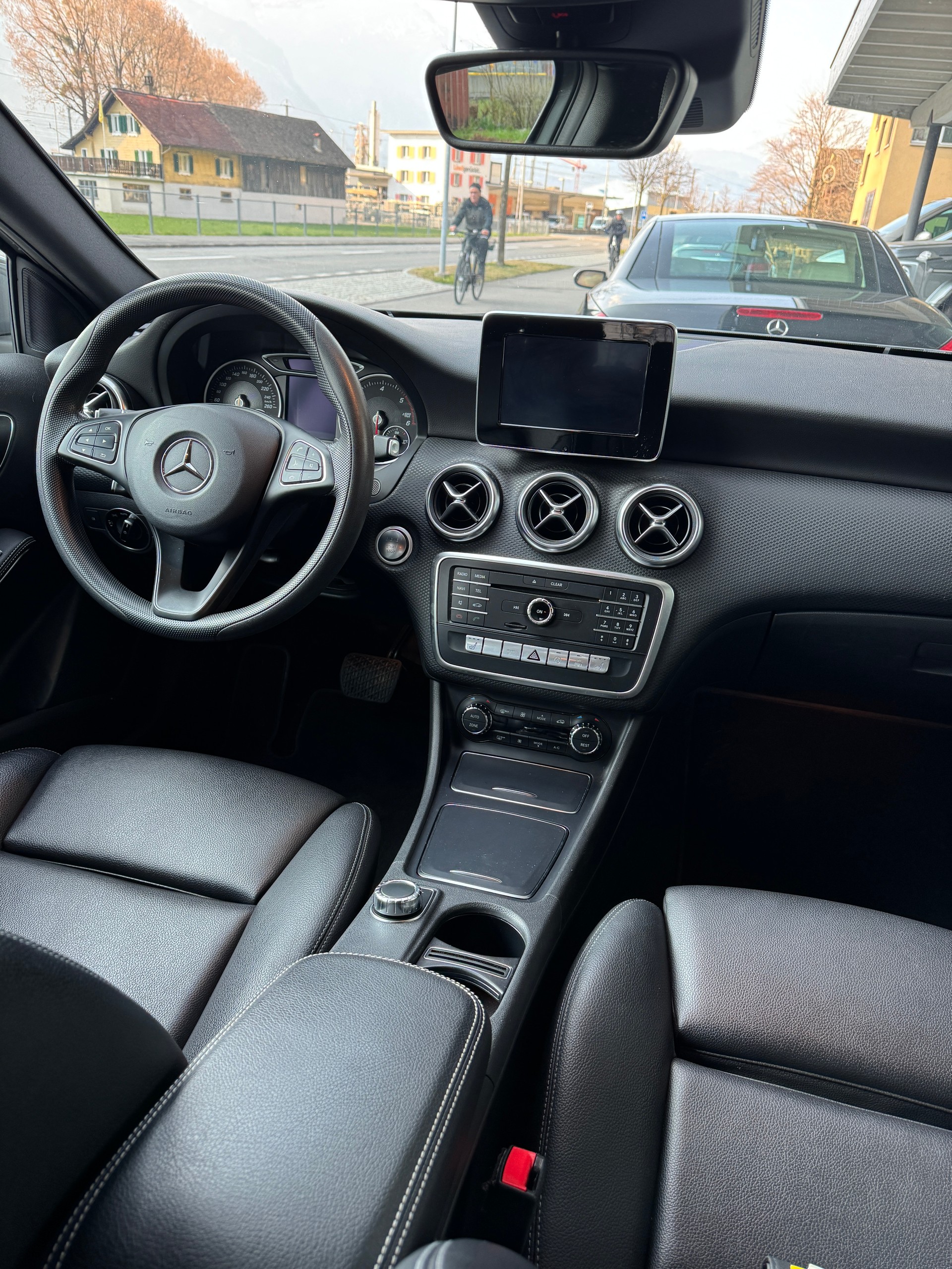 MERCEDES-BENZ A 200 CDI Style 4Matic 7G-DCT-image-4