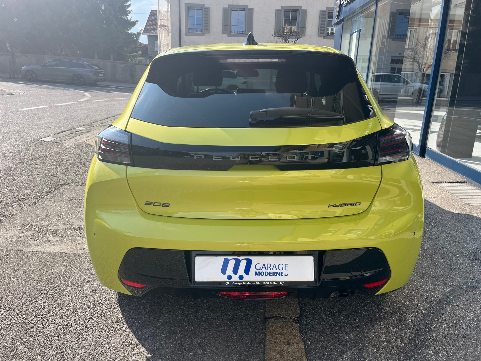 PEUGEOT 208 1.2 Hybrid Allure Premium-image-6