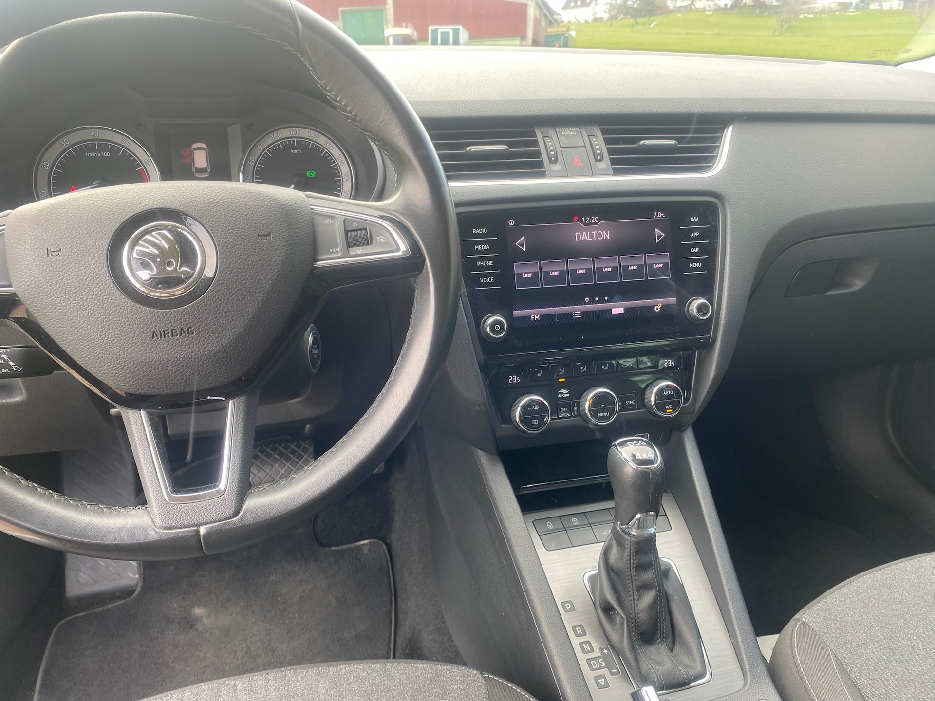 SKODA Octavia Combi 2.0 TSI Soleil 4x4 DSG-image-2