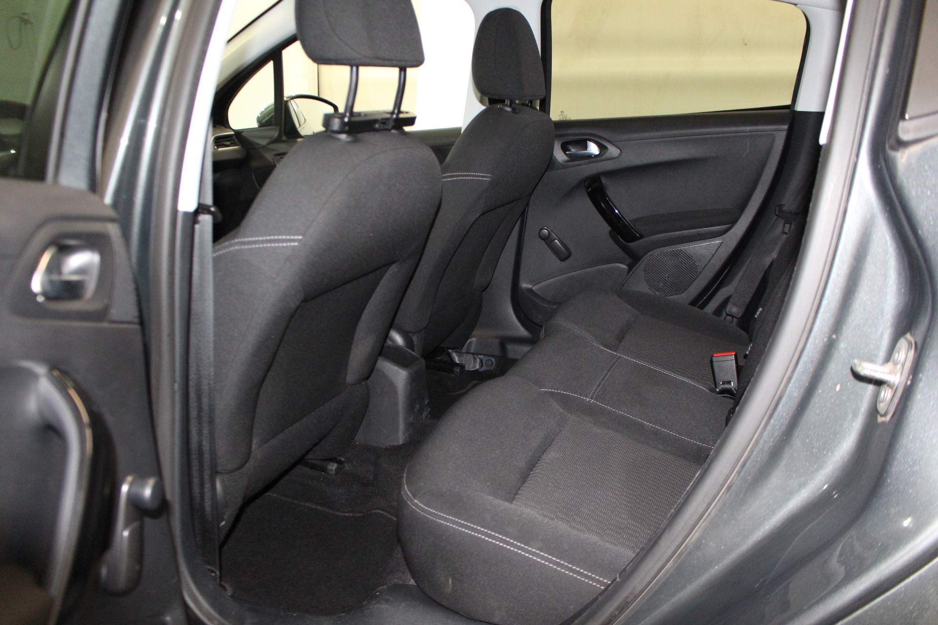 PEUGEOT 208 1.2 PureTech Style-image-7