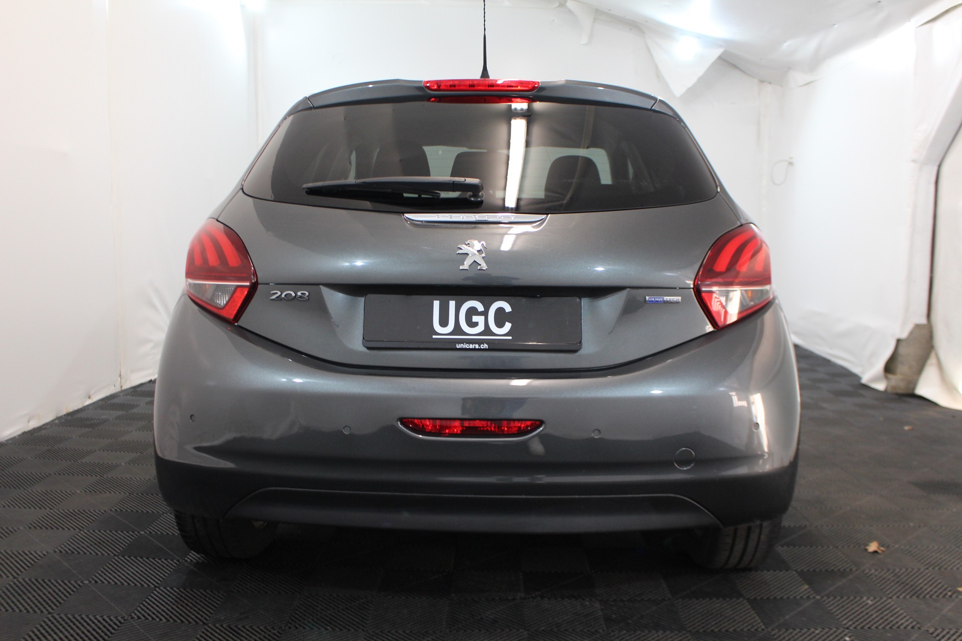 PEUGEOT 208 1.2 PureTech Style-image-4