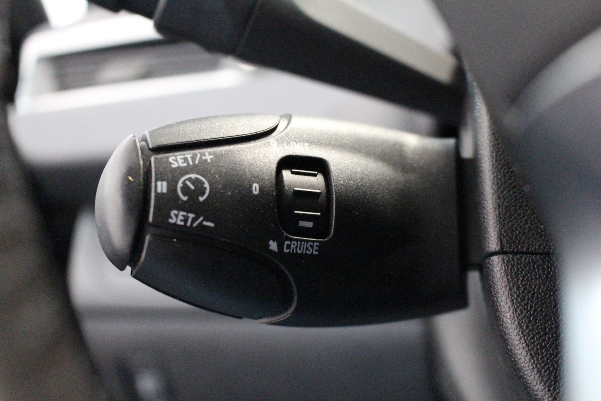 PEUGEOT 208 1.2 PureTech Style-image-14