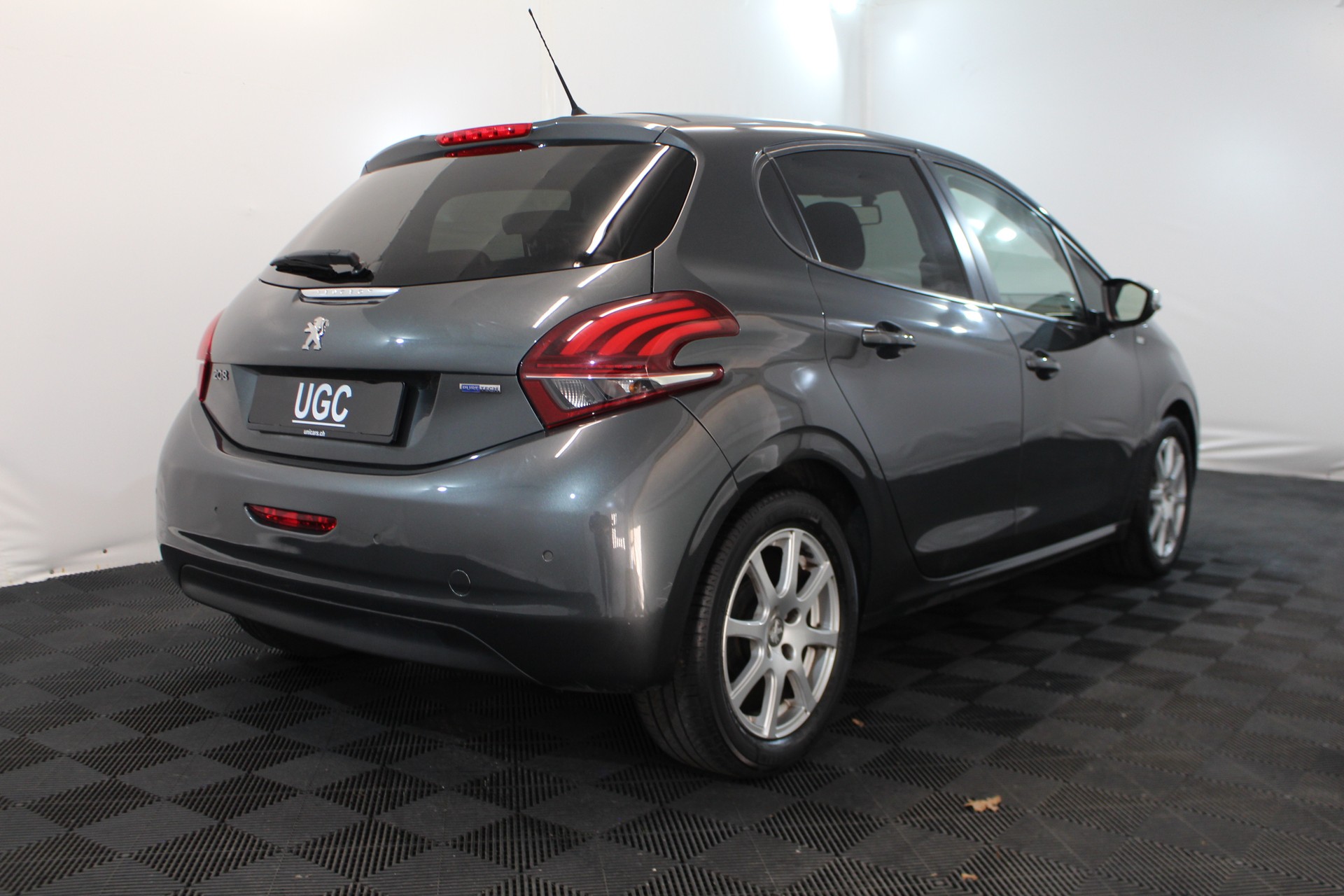 PEUGEOT 208 1.2 PureTech Style-image-5