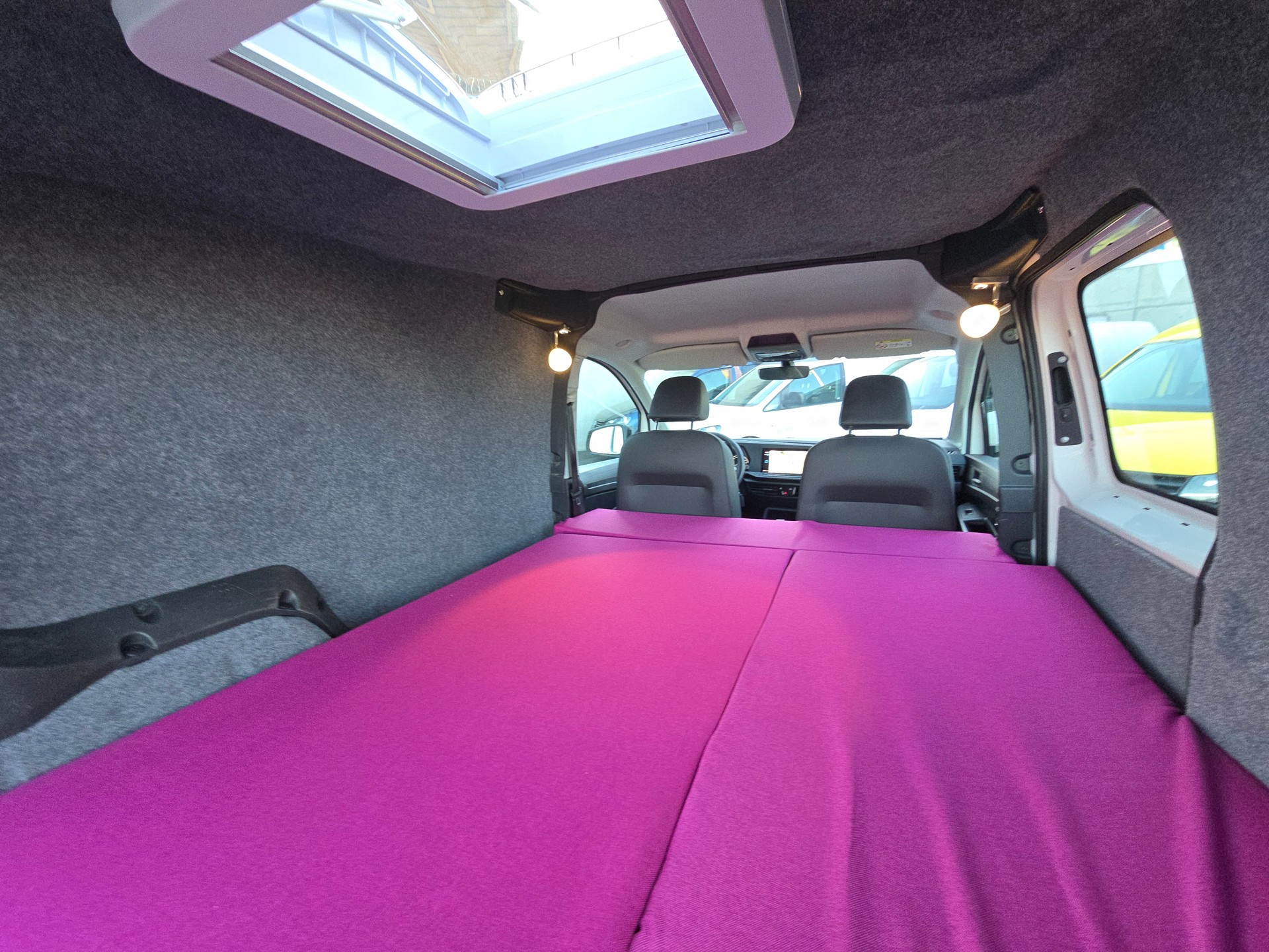 VW VW GEOVAN M 2.0TDI - NEUES MODEL - Navi - PDC - Klima - DAB+ - Tempomat-image-14