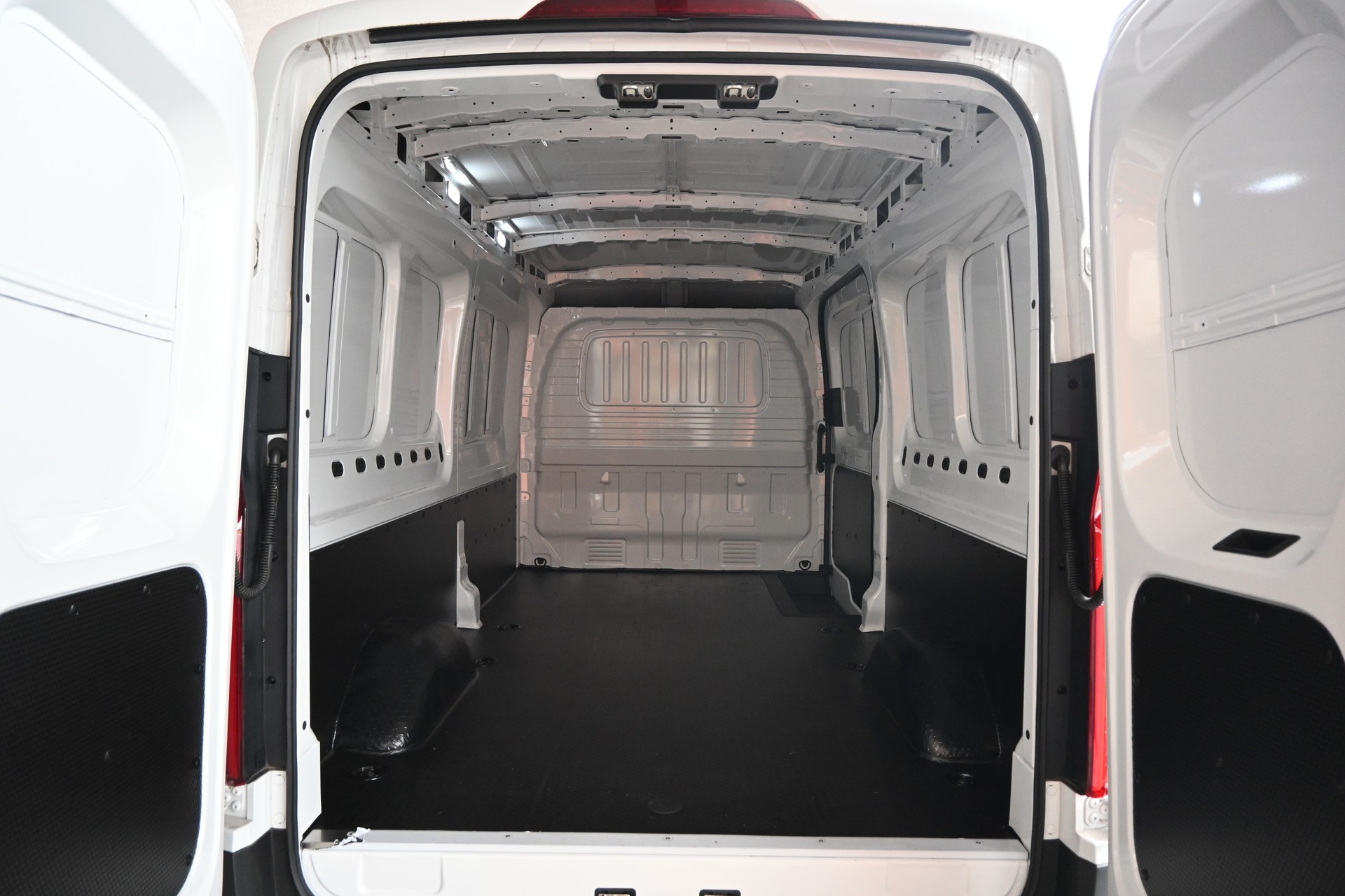 MAXUS Deliver 9 2.0D L3 RWD Luxury*Garantie bis Juli 2027-image-4