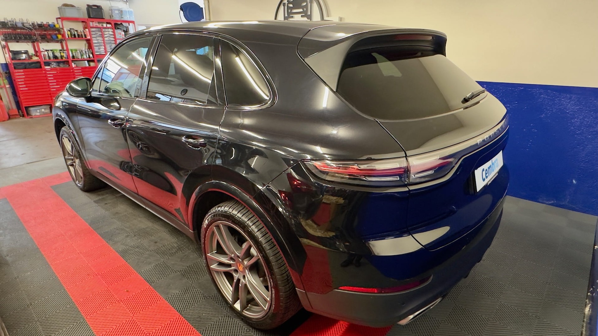 PORSCHE Cayenne-image-1