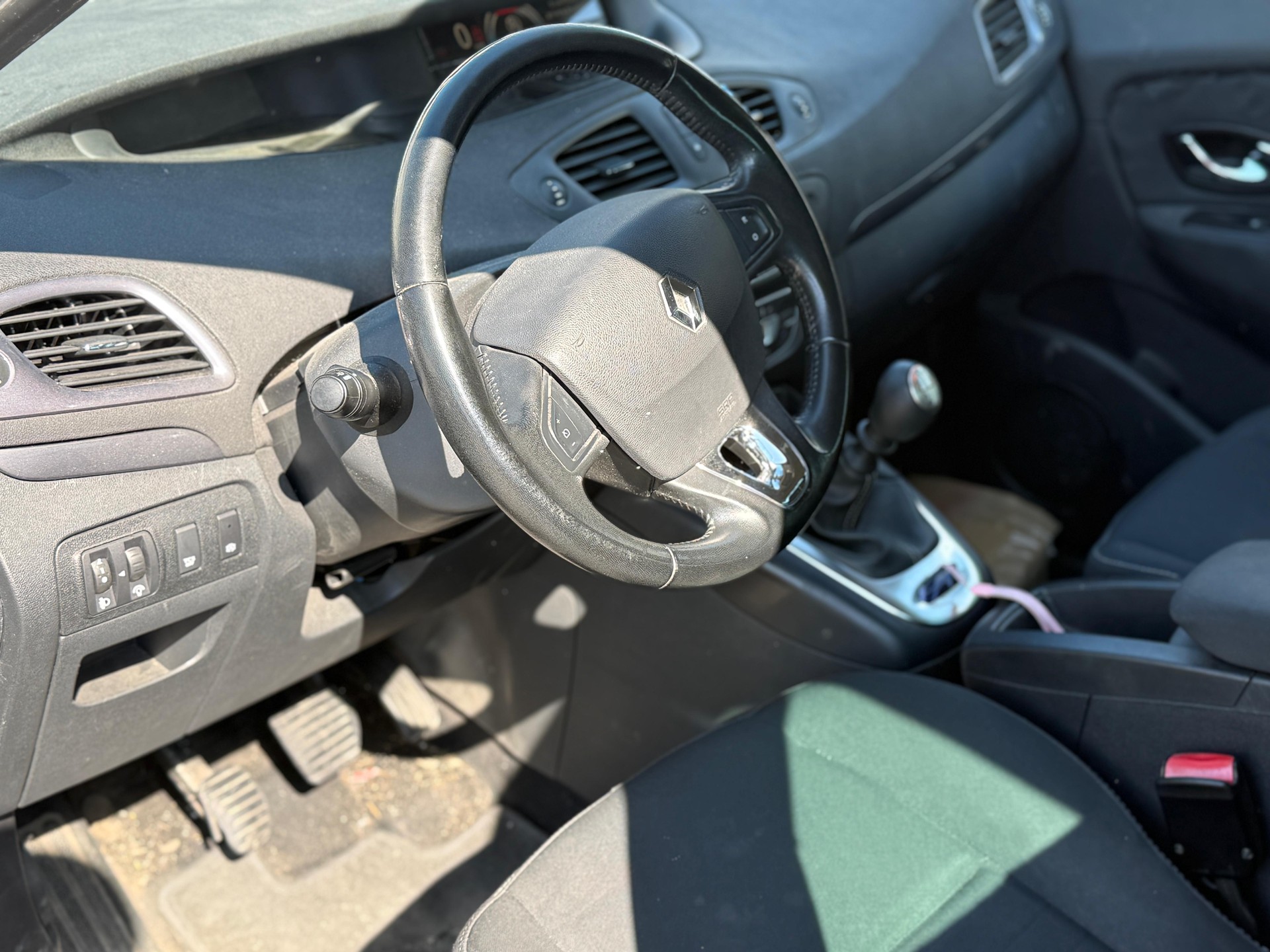 RENAULT Scénic 1.2 16V Turbo Swiss Edition-image-5