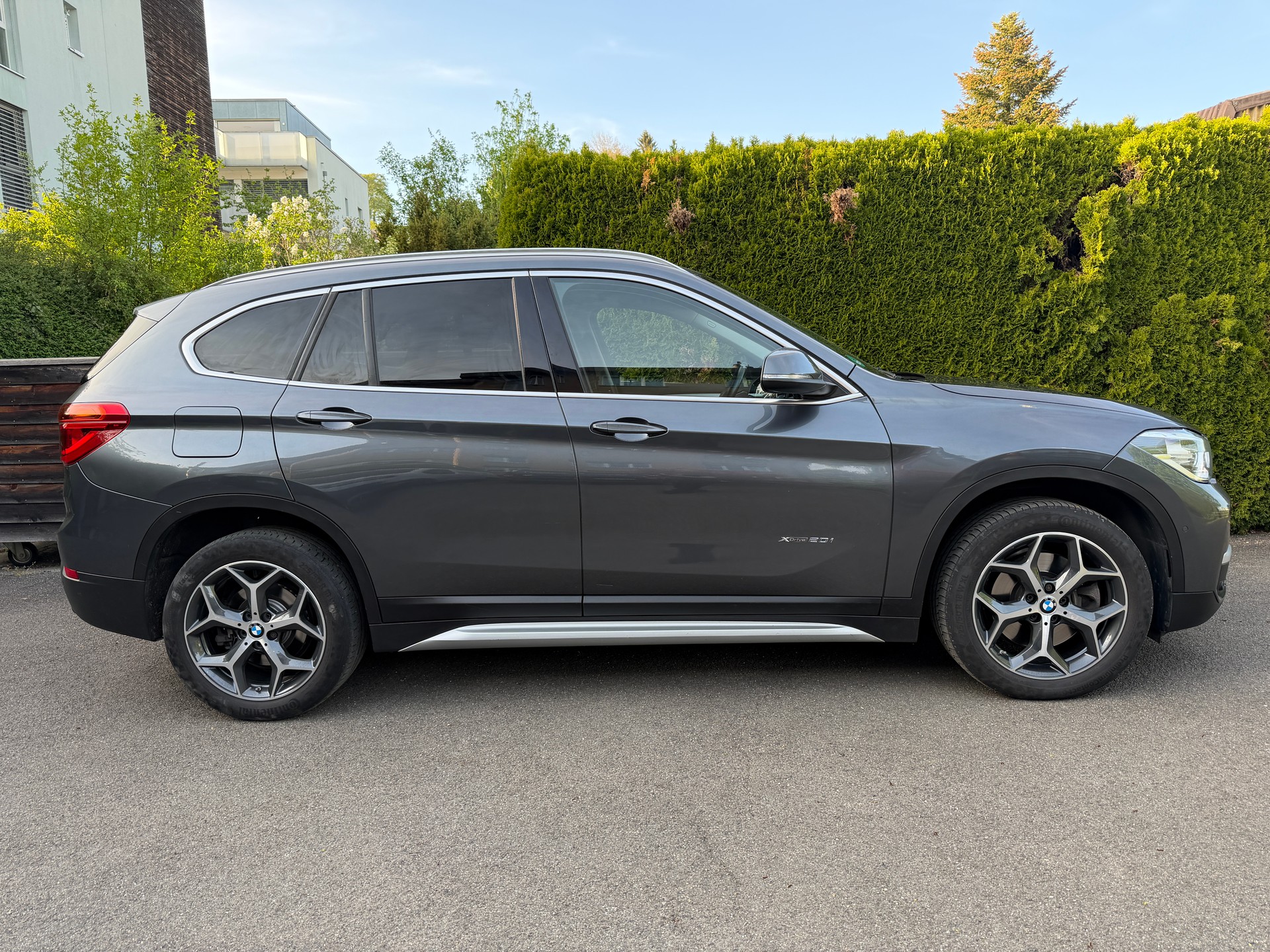 BMW X1 xDrive 20i xLine Steptronic-image-5