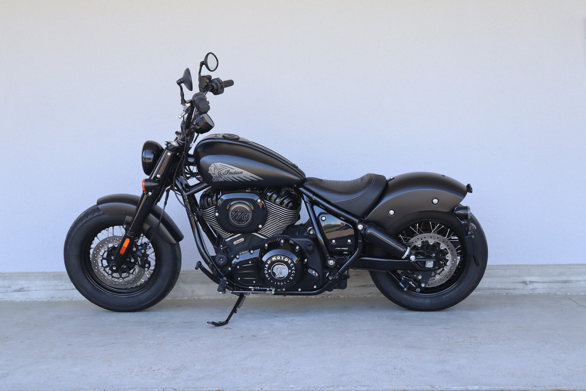 INDIAN Chief Bobber-showroom-element-3